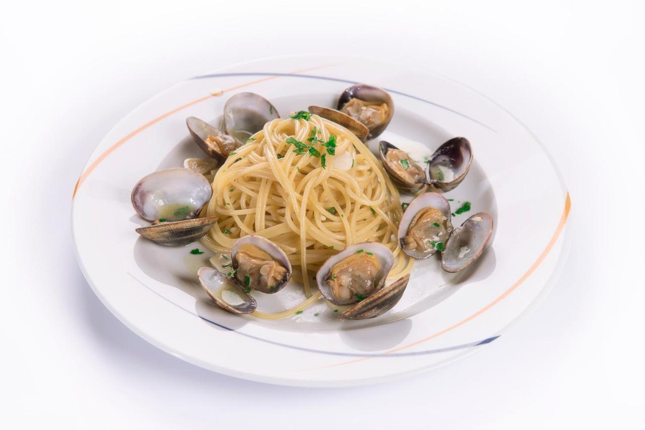 Hotel Ristorante Toscana Alassio Buitenkant foto