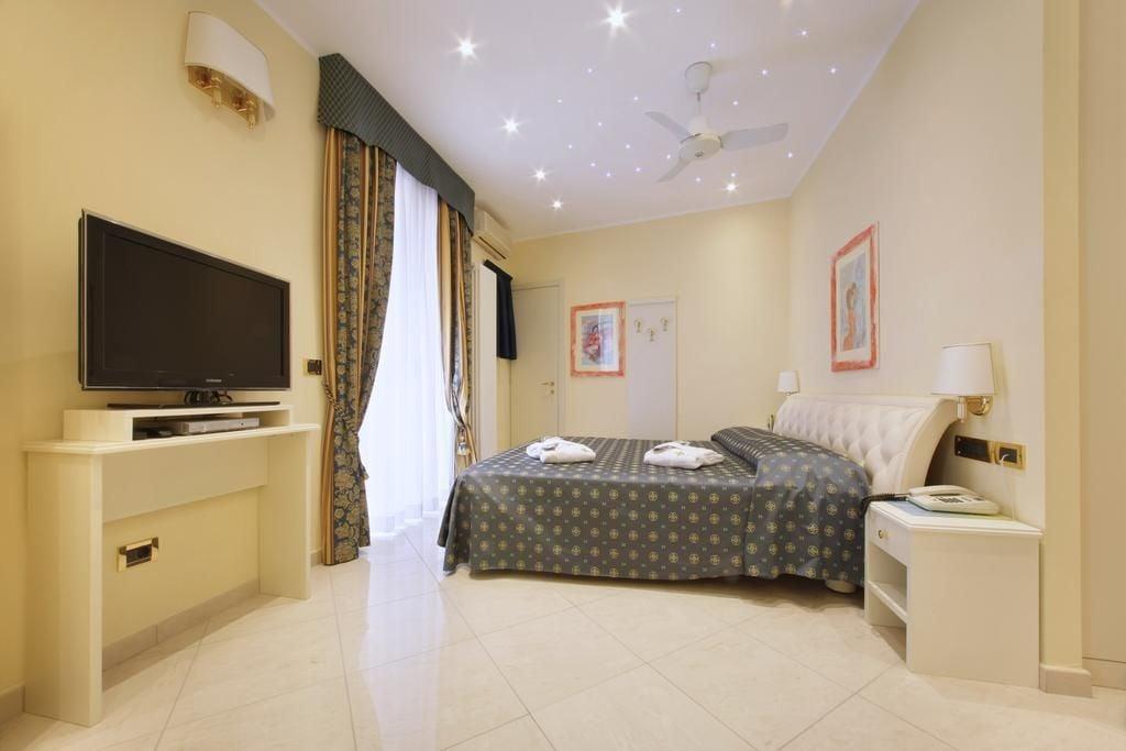Hotel Ristorante Toscana Alassio Buitenkant foto
