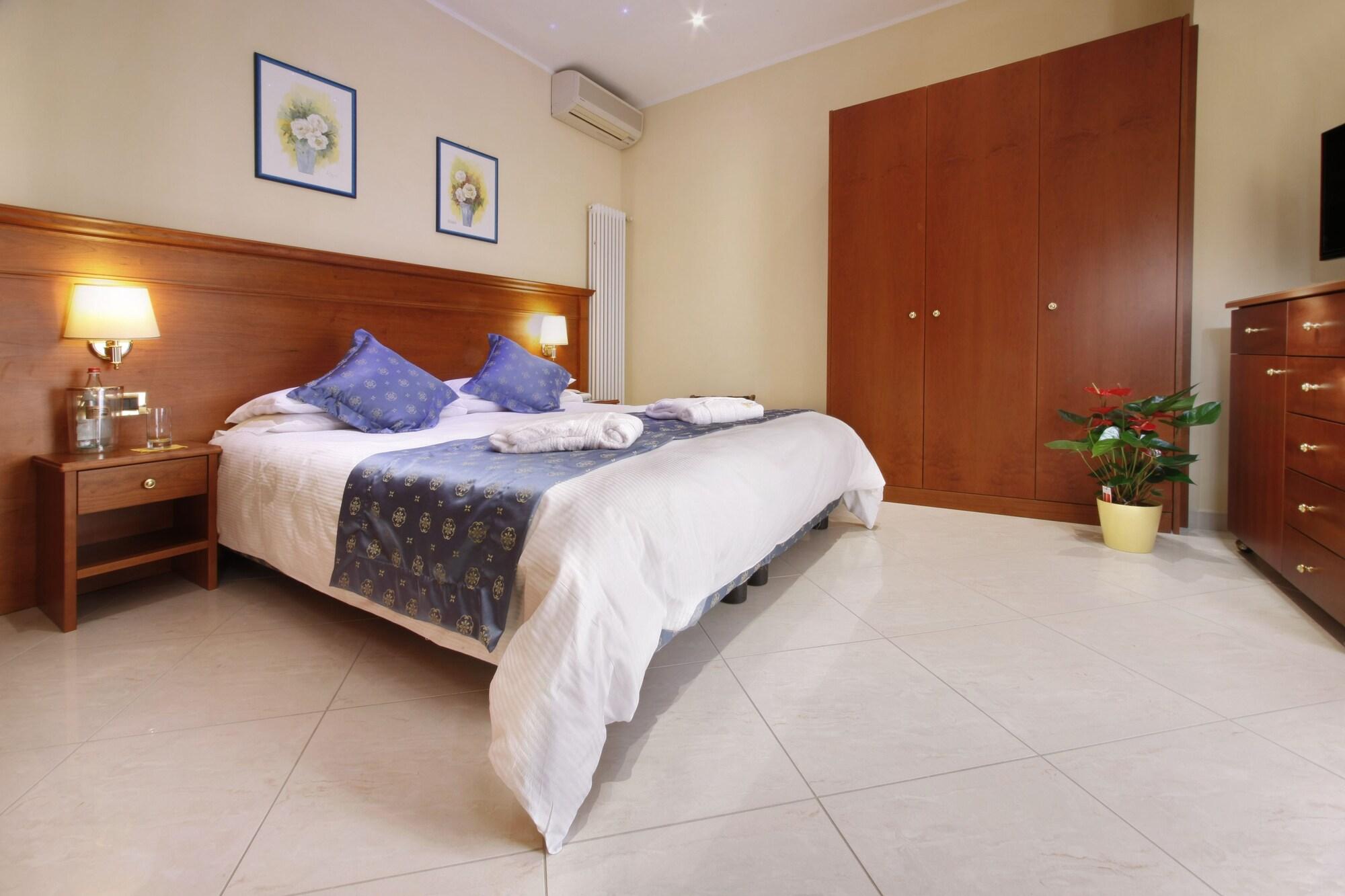 Hotel Ristorante Toscana Alassio Buitenkant foto