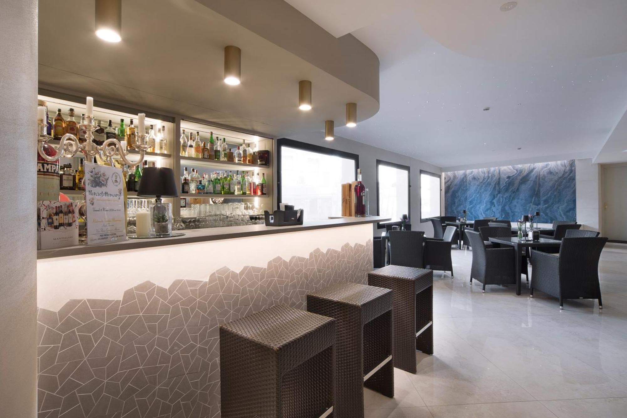 Hotel Ristorante Toscana Alassio Buitenkant foto