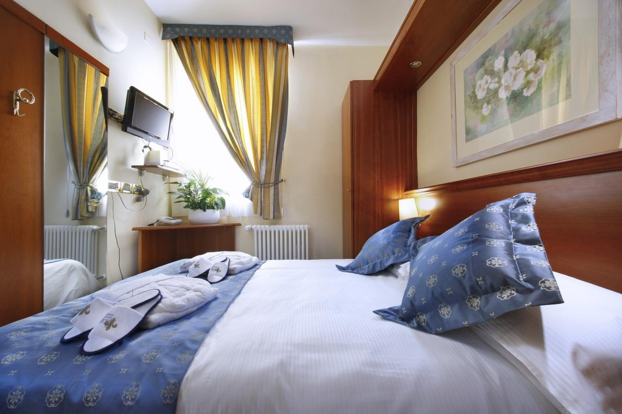 Hotel Ristorante Toscana Alassio Buitenkant foto